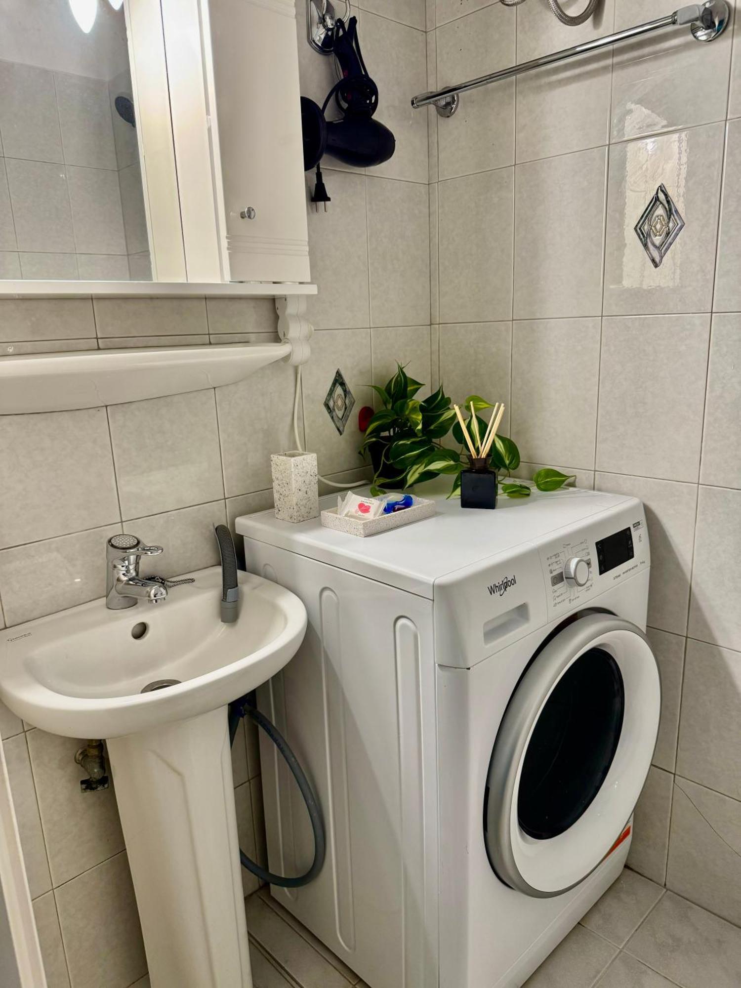 Sun Beach Apartment Анависос Екстериор снимка