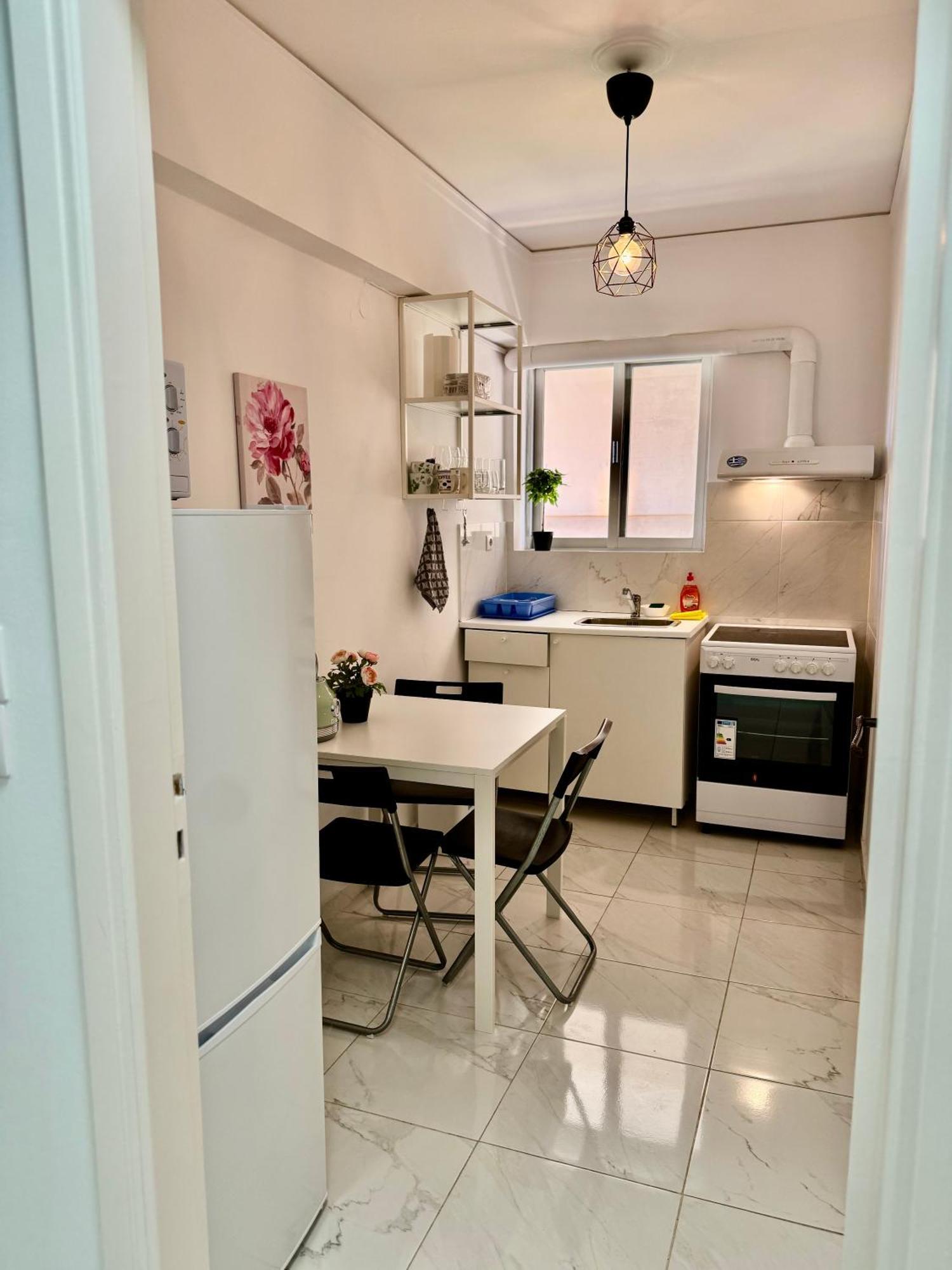 Sun Beach Apartment Анависос Екстериор снимка