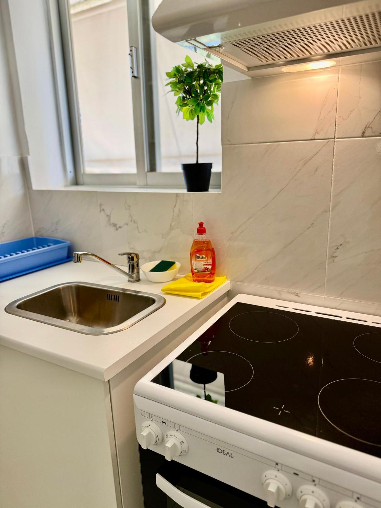 Sun Beach Apartment Анависос Екстериор снимка